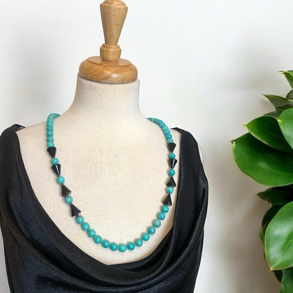 Vintage Southwest Howlite and Black Glass Bead Necklace 30 Inch